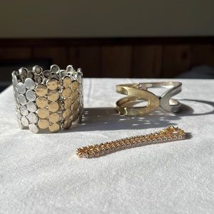 Bundle of bracelets and earrings!
